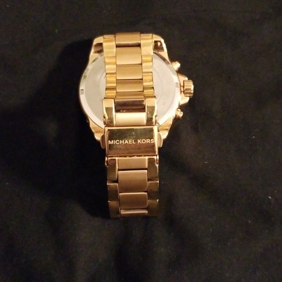 Michael Kors - Picture 2 of 3